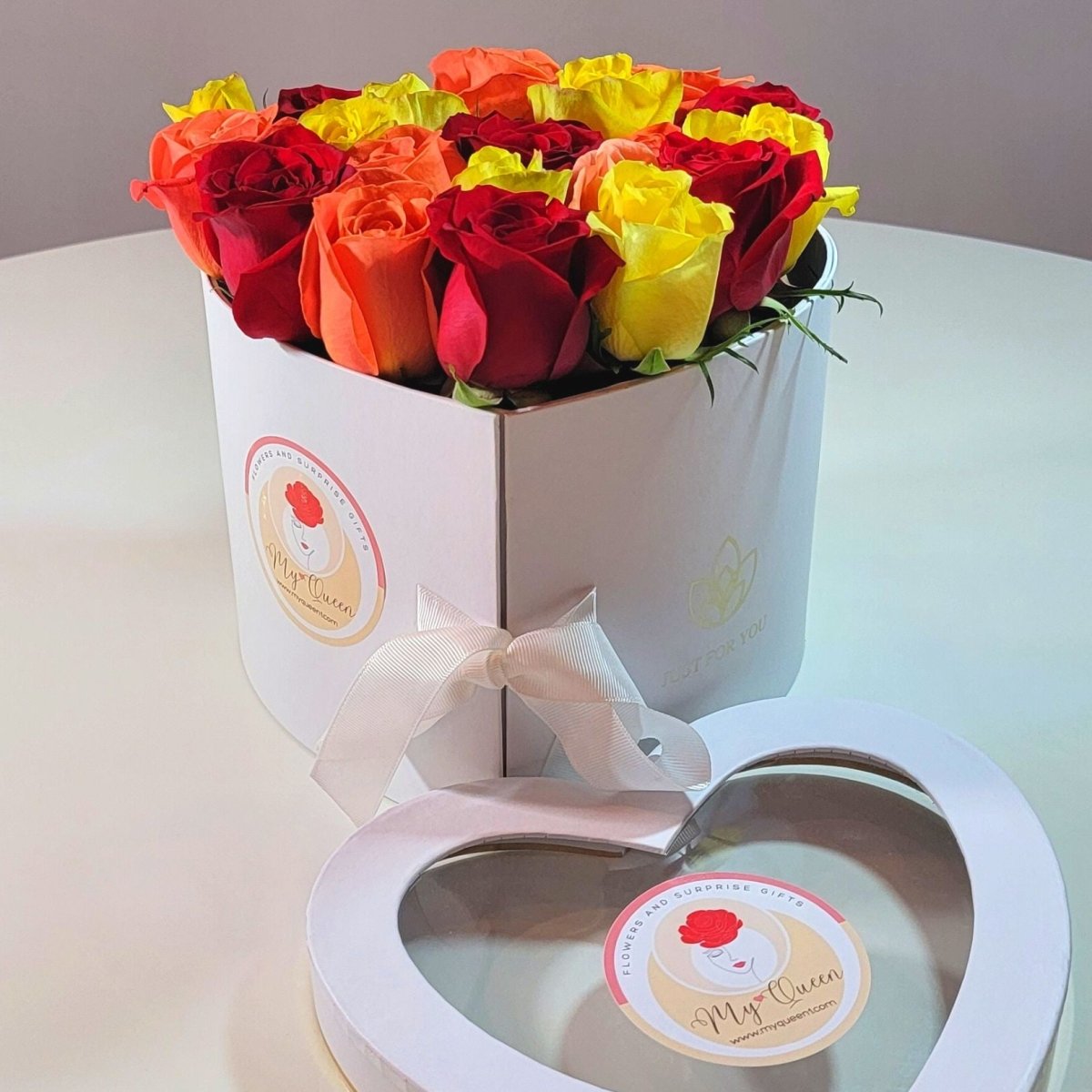 Hello Gorgeous, Queen! | Surprise flower box with french macaroons - My Queen