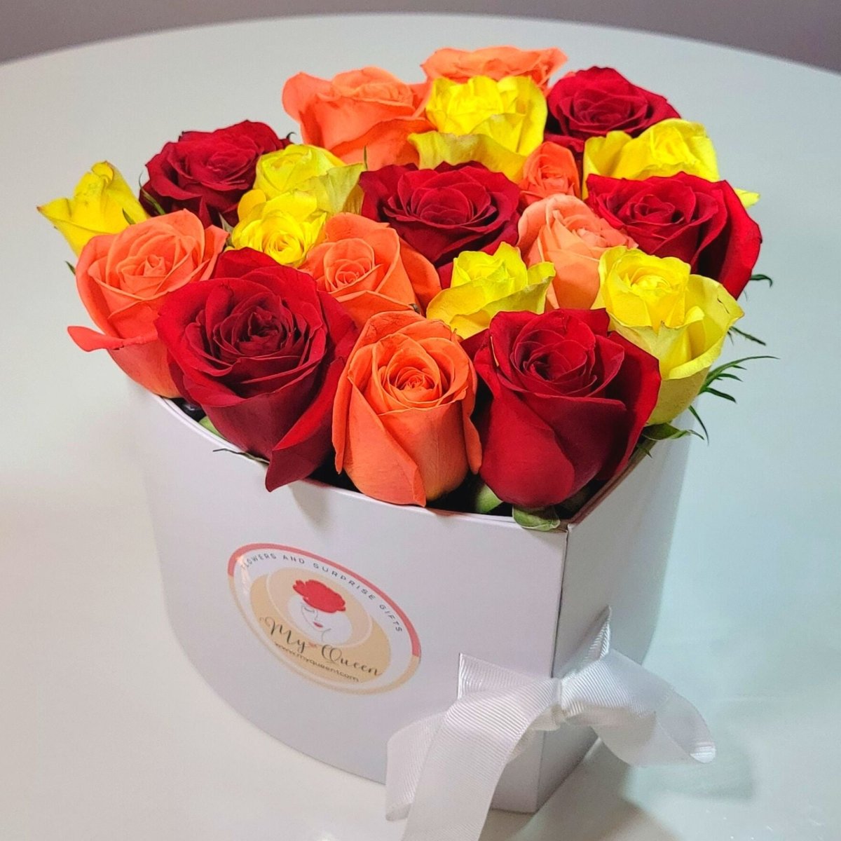 Hello Gorgeous, Queen! | Surprise flower box with french macaroons - My Queen