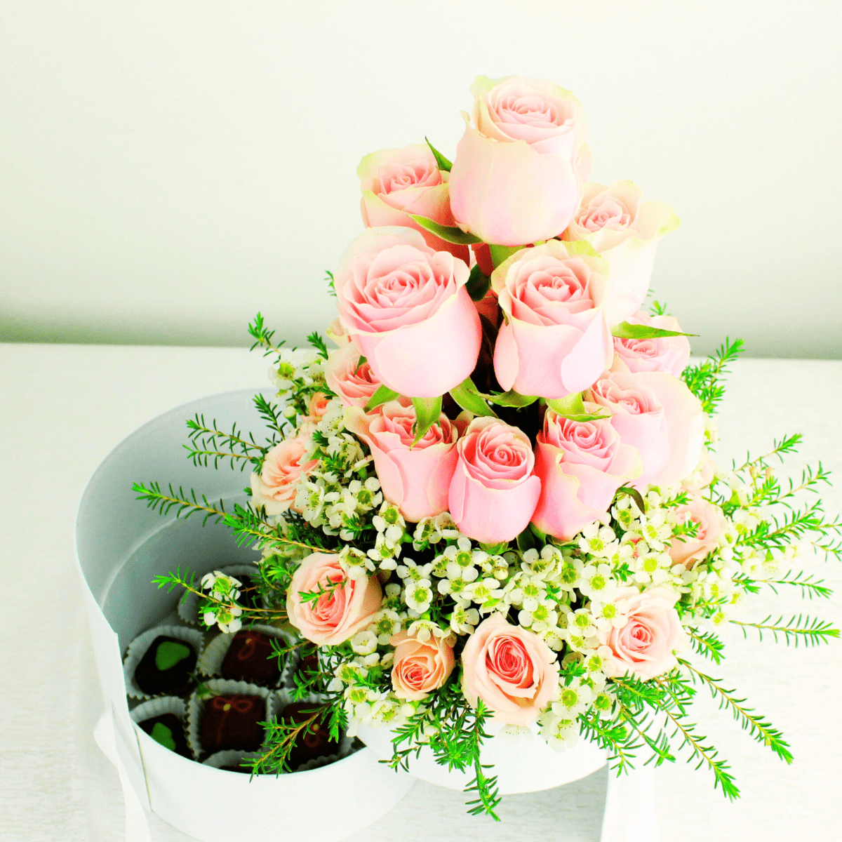 Pink Flowers Cake | Flowers and macarons Surprise Gift Box - My Queen