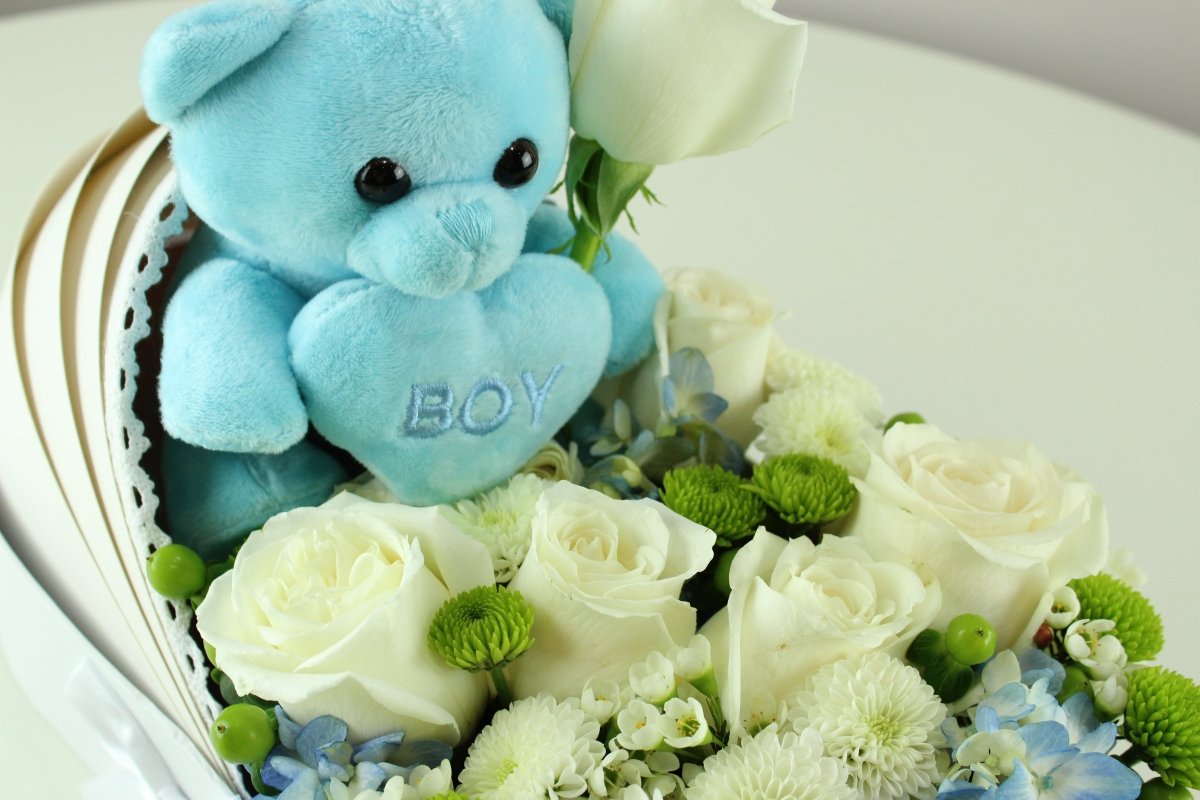 Baby Boy Bassinet | Flowers arrangement - My Queen