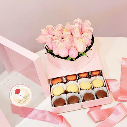 My Queen | Surprise flower box with french macaroons - My Queen