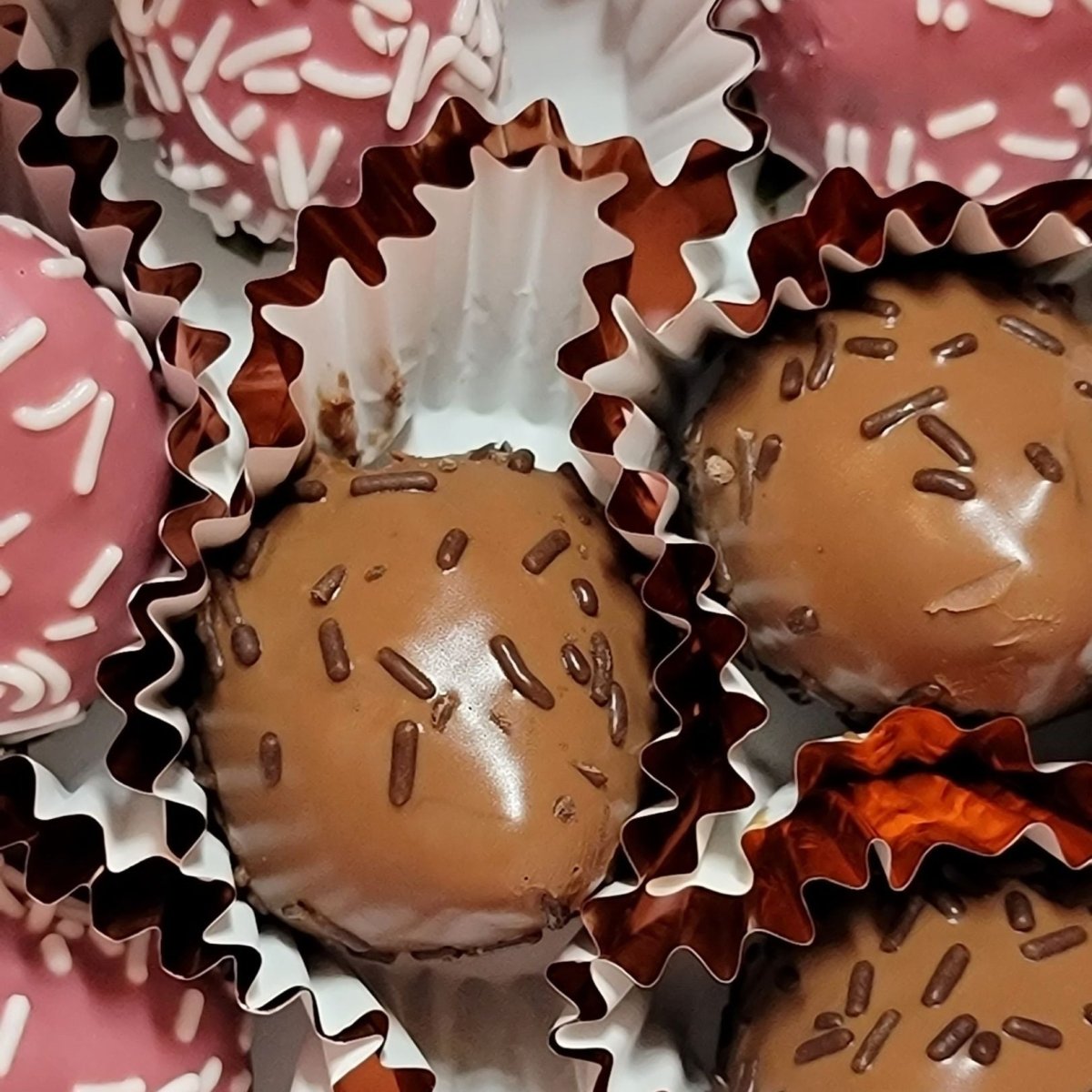 Pink Serenade | Surprise flower box with dipped in Belgian chocolate strawberries - My Queen